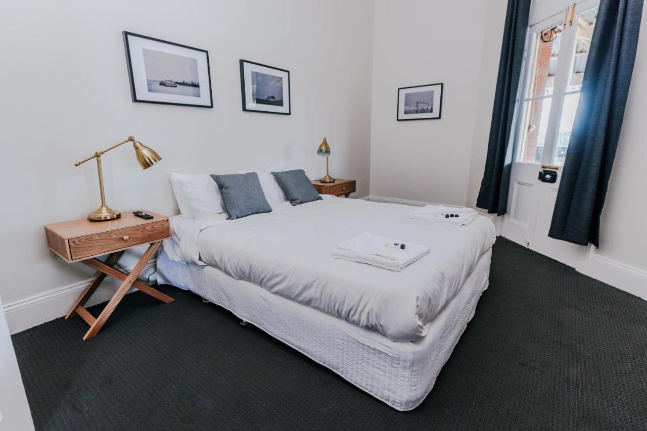Holmesville Hotel Kültér fotó