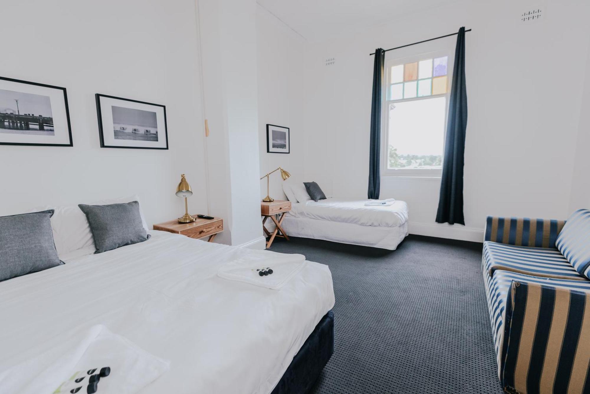 Holmesville Hotel Szoba fotó