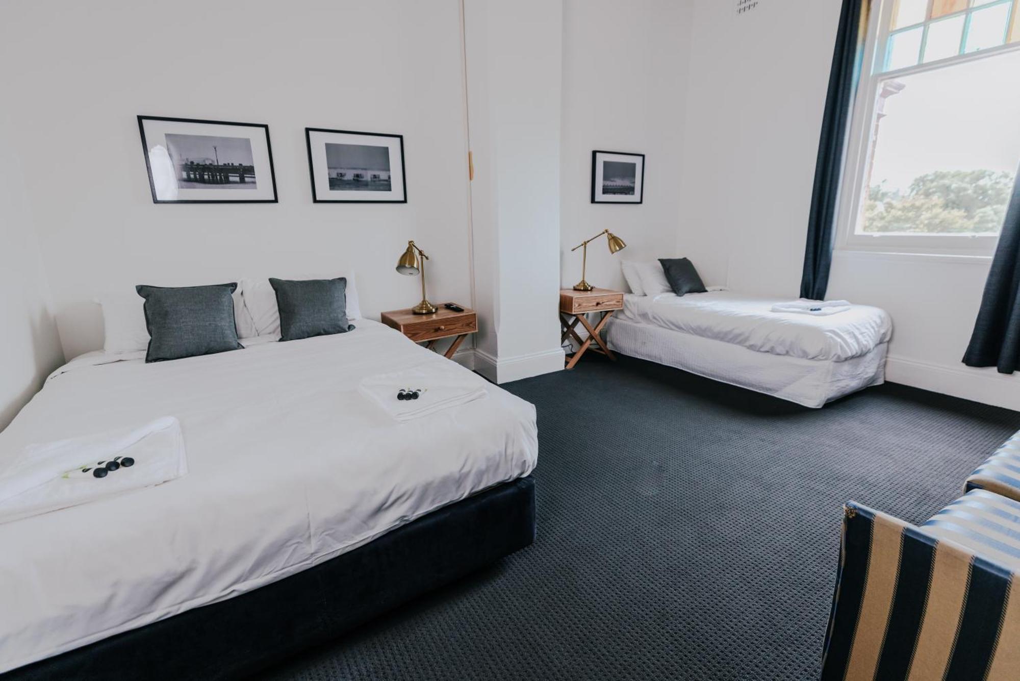 Holmesville Hotel Szoba fotó